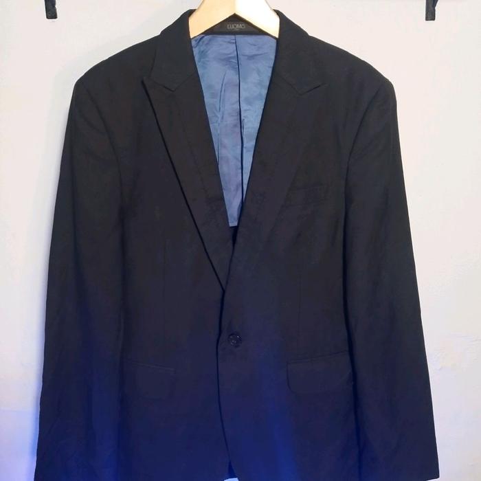 Jas L’UOMO - sentuhan Italian style untuk tampilan yang classy dan profesional. Bahan adem, potongan