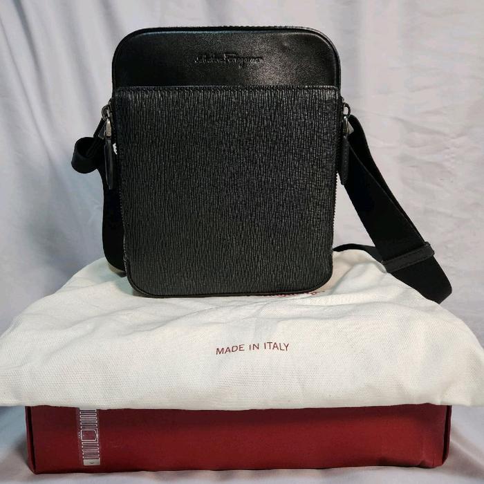 salvator feragemoy sling mini full black