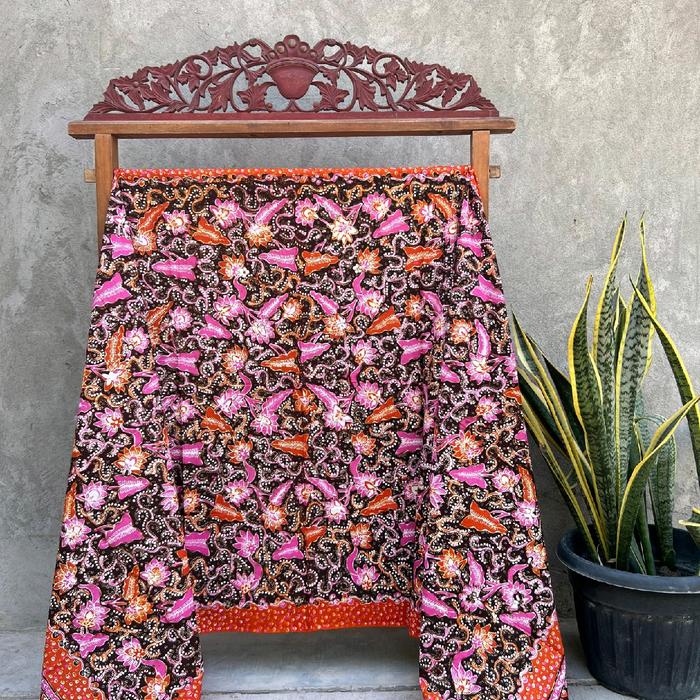 Batik Tulis Lasem 3 warna (Motif Lompongan Latar Latohan)