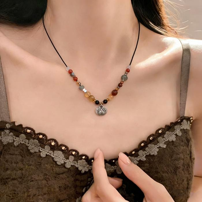 Kalung Tali Hitam dengan Susunan Manik Batu Alam Berwarna Hangat dan Liontin Perak Bentuk Gembok Kec
