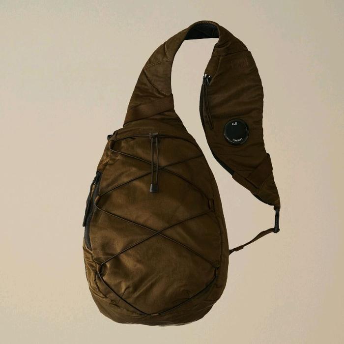 C.P COMPANY - C.P COMPANY NYLON B CROSSBODY BACKPACK - IVY GREEN