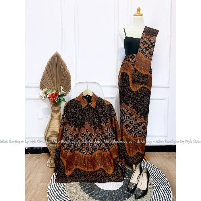 MISO BUTIK FURING - MOTIF TERBARU COUPLE BATIK TERRACOTA MOTIF YUDHISTIRA - KEMEJA BATIK LENGAN PANJ