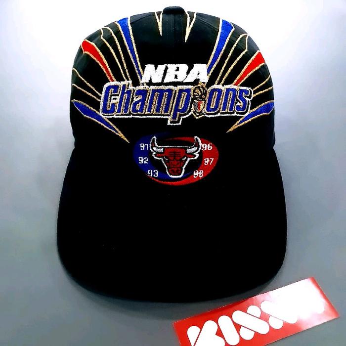 Vintage 1998 Starter x NBA Champions Chicago Bulls Cap. Topi