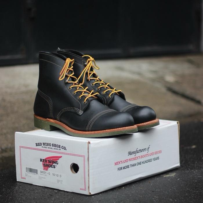 RED WING HERITAGE IRON RANGER 4331 RIDERS ROOM BLACK HARNESS