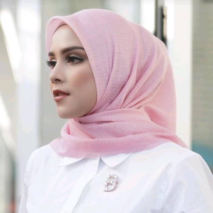 Tapis Square Buttonscarves Bubble Gum