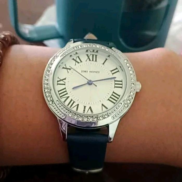 Jams Honey Jam Tangan Wanita dengan Tampilan Elegan dan Roman Numeral yang Menarik