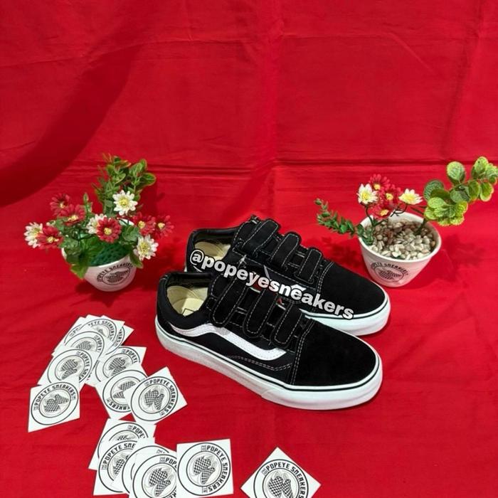 SEPATU VELCRO BLACK WHITE EVB