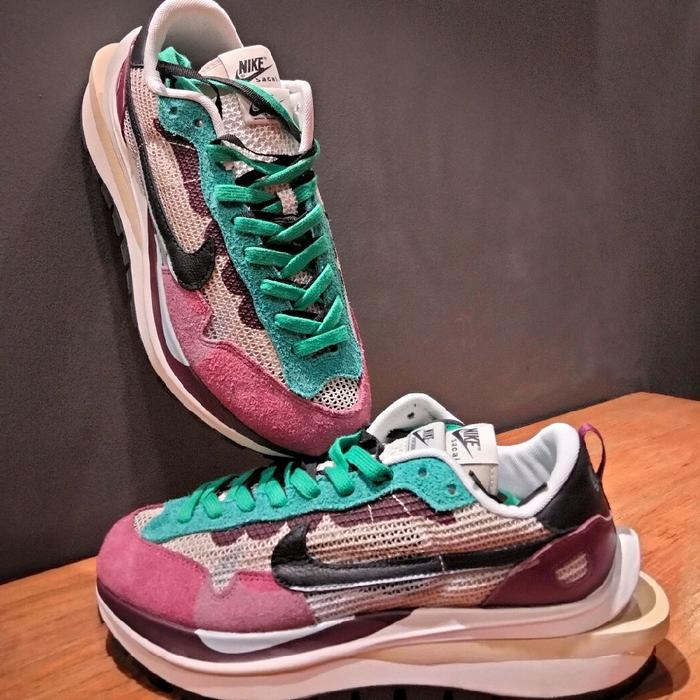 Sneakers Original Sepatu Nike Sacai Vaporwaffle Villain Red Green Authentic