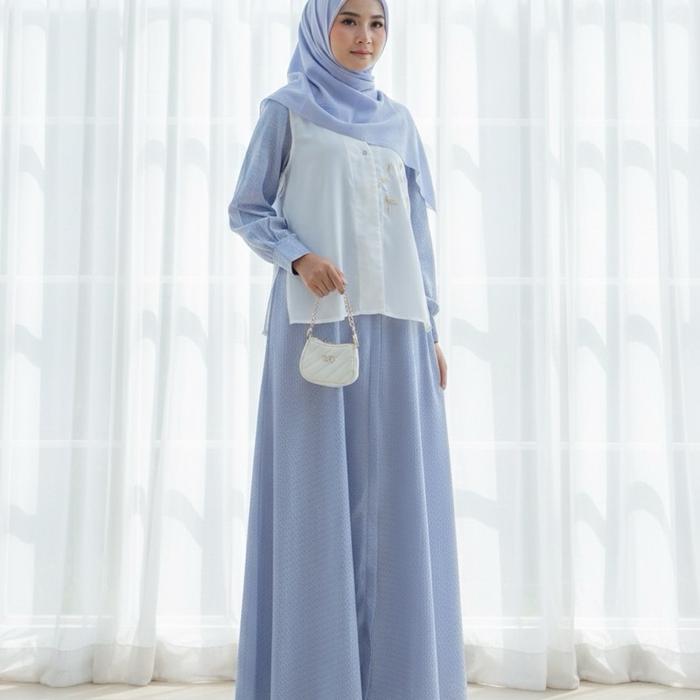 Fame Clothing Gamis dobby denim Vest putih manik-manik