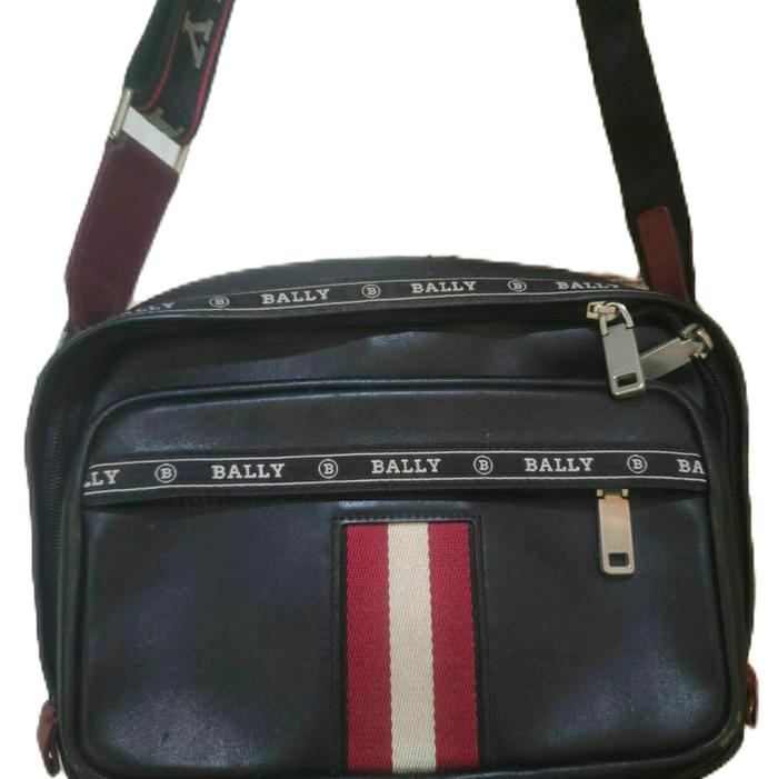tas selempang pria merk bally