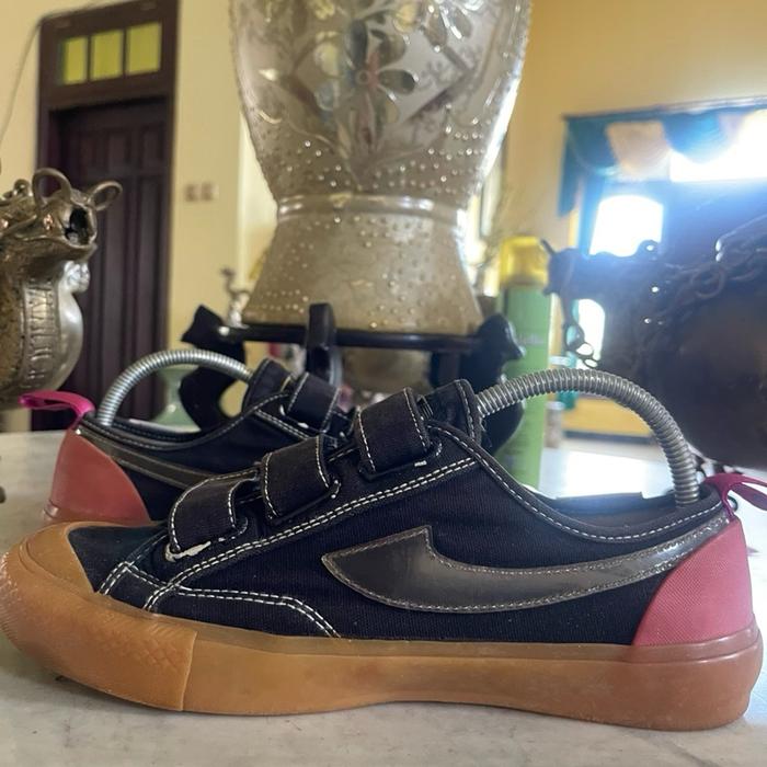 Sepatu casual Compass x The genjots