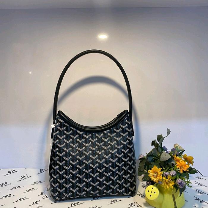 Adriana Megan Shoulder Bag 967.3 Gaya Elegan dan Simple