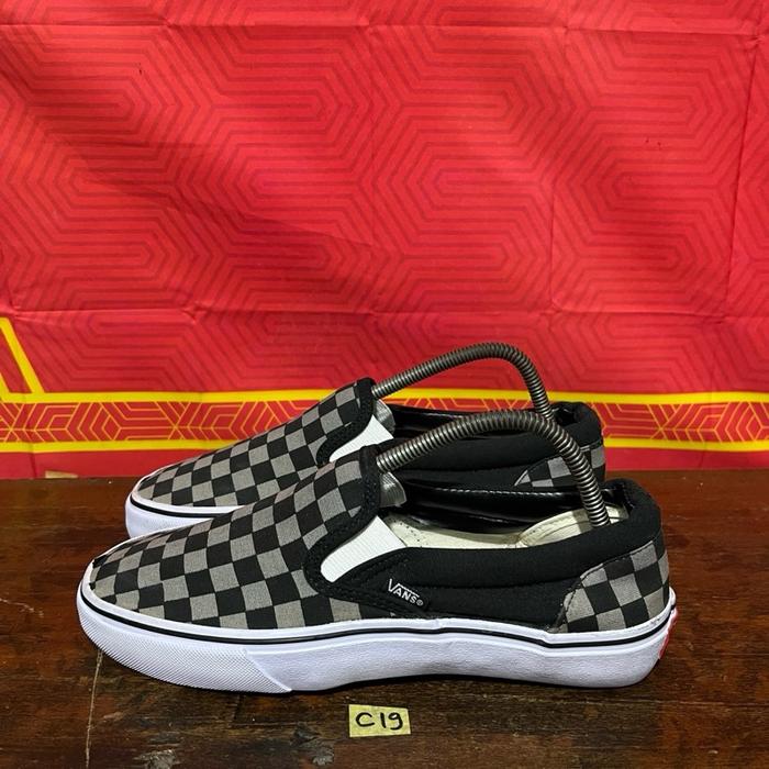 Sepatu second ori vans checkerboard slip on size 41