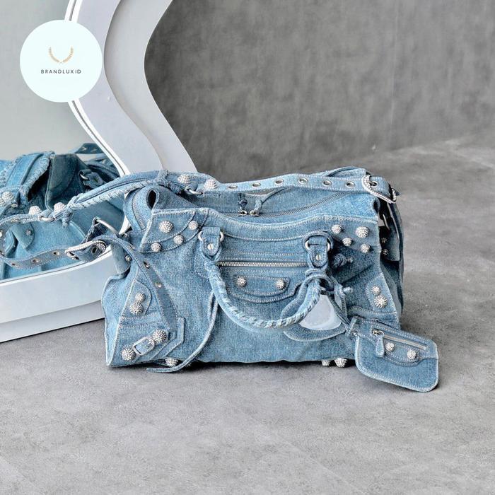 BALENCIAGA NEO CAGOLE CITY DENIM WASHED AND FRAYED SHW