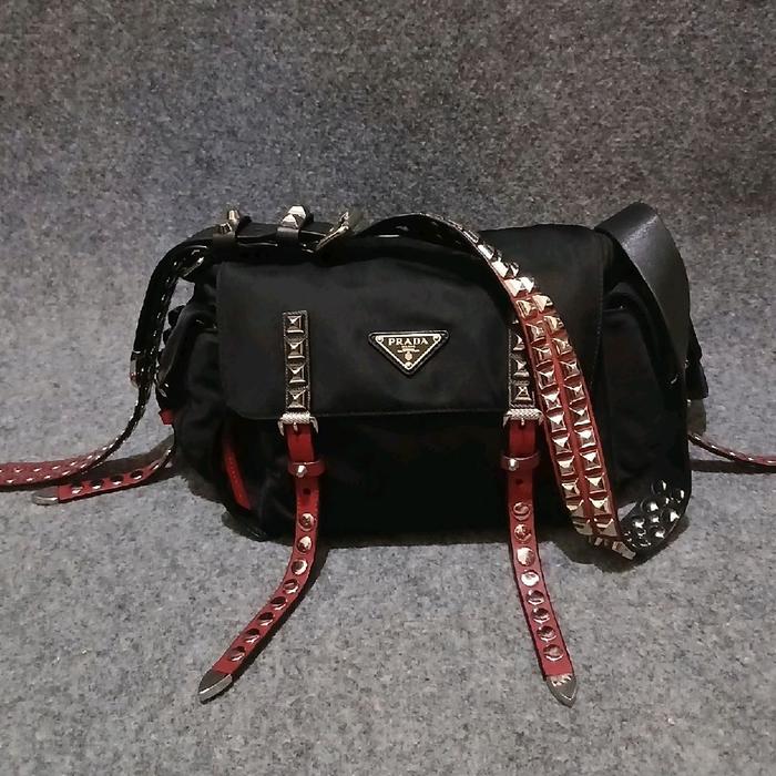 Preloved PRADA Vela Messenger Black Nylon Auth.
