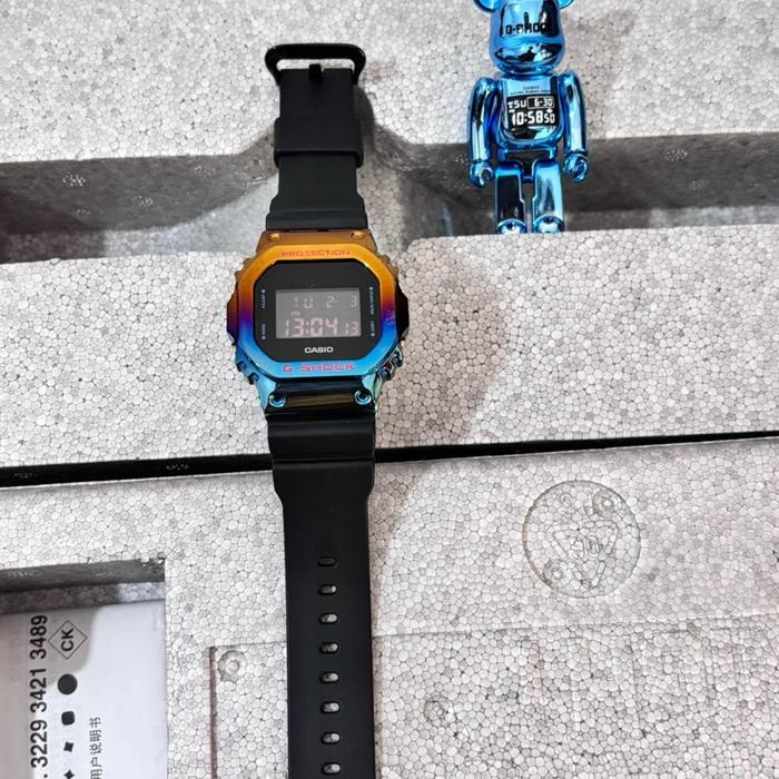 JAM TANGAN GSHOCK X BEARBRICK GM-5600SN