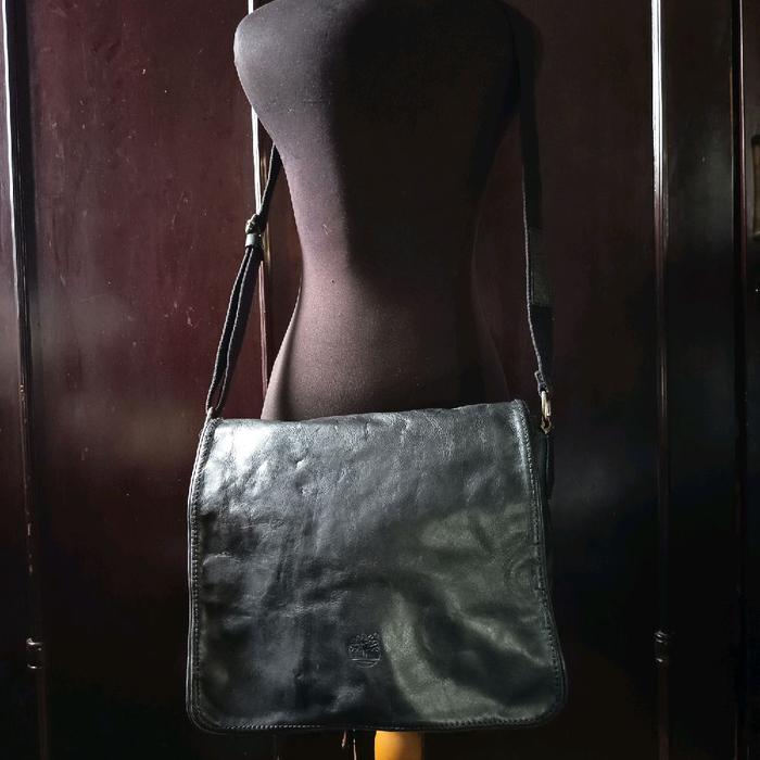 Sling Bag / Messenger Bag / Tas Selempang Kulit Asli Ukuran Sedang Brand Black Genuine Leather Prelo