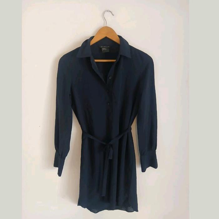 Armani Exchange Baju Dress Lengan Panjang Warna Biru Tua dengan Pinggang Berikat dan Leher Berkerah