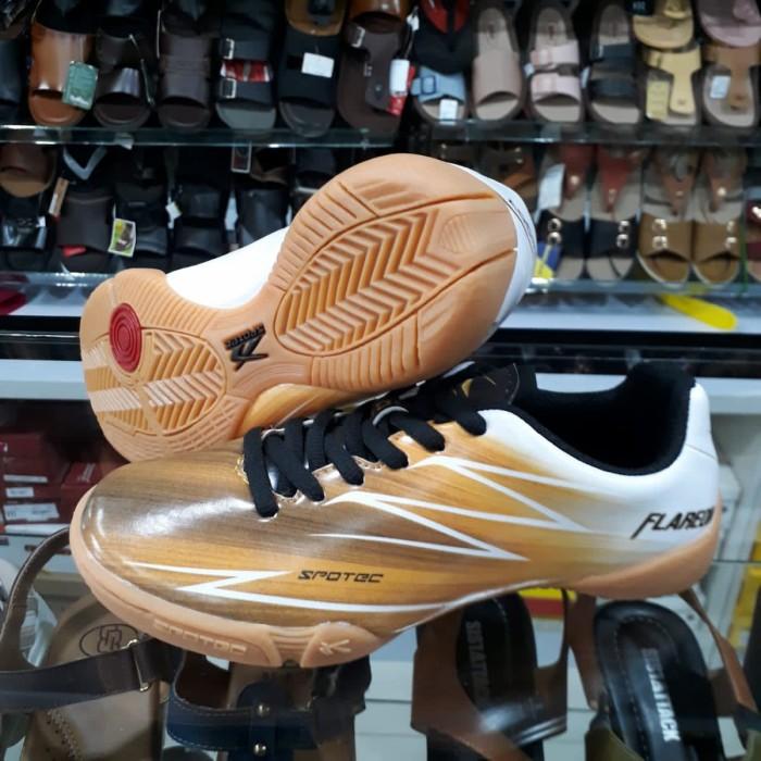 sepatu olahraga futsal merk spotec original