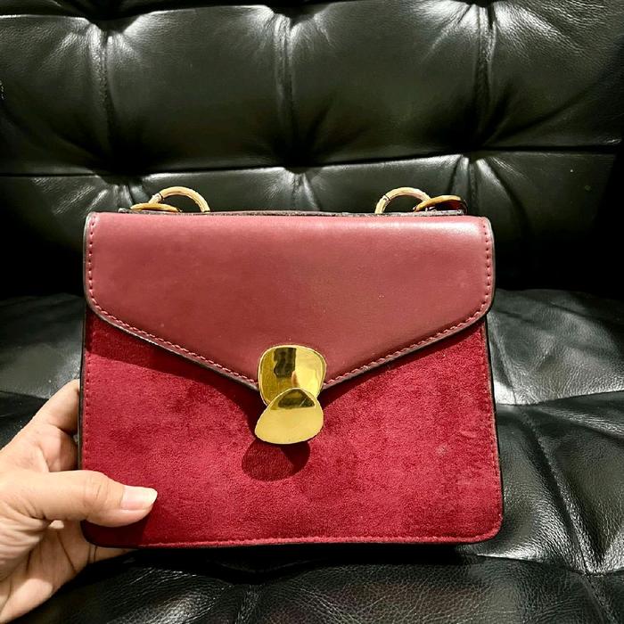 Preloved Tas Wanita Sling Bag Chain Charles and Keith CK Original Red