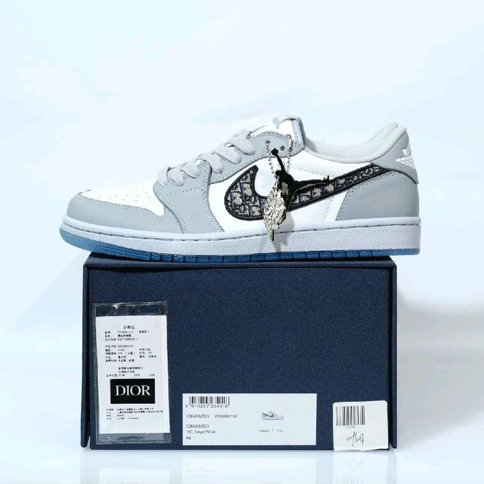 Sepatu Nike Air Jordan 1 Low-Dior