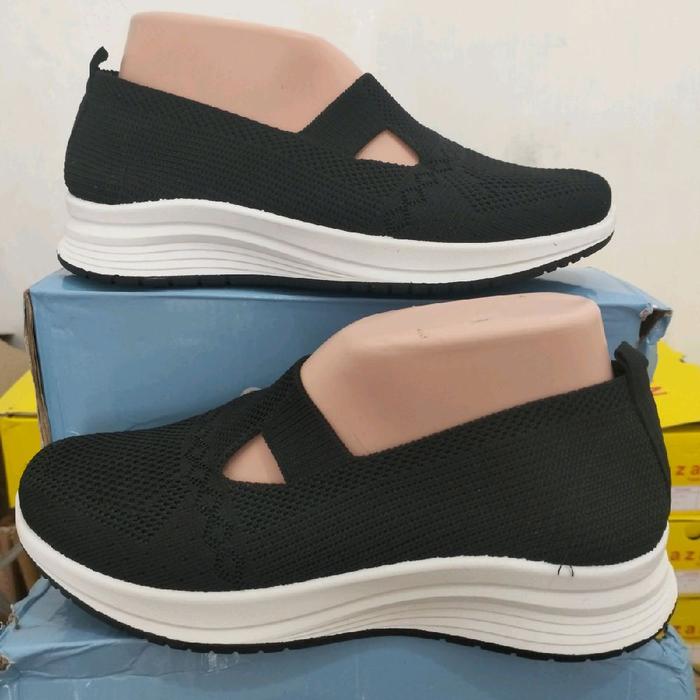 sailatu sepatu wanita rajut