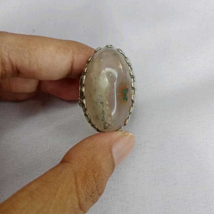 Cincin Akik Mustika Klanceng Putih Tembus Senter dengan Desain Elegan dan Kualitas Terbaik