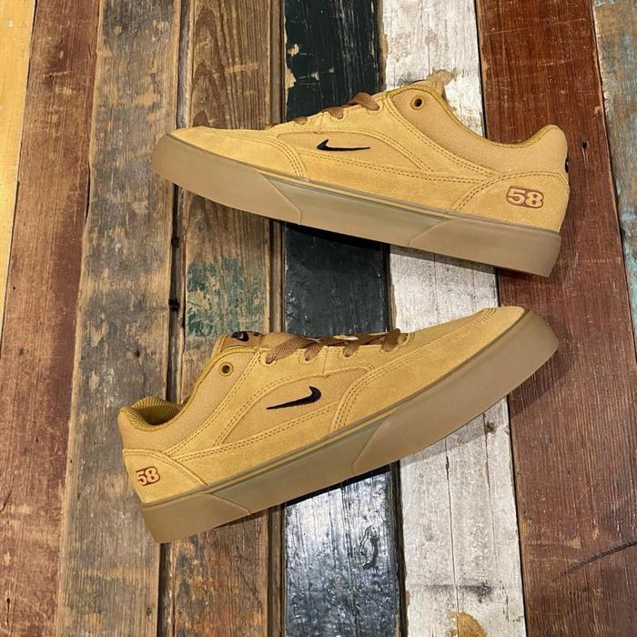 NIKE SB MALOR WHEAT TEE WHEAT GUM 58 CLASS