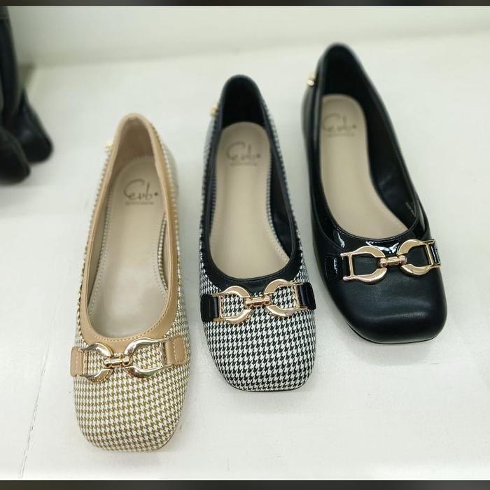 Evb. Sepatu cewek. Teplek. Elegant