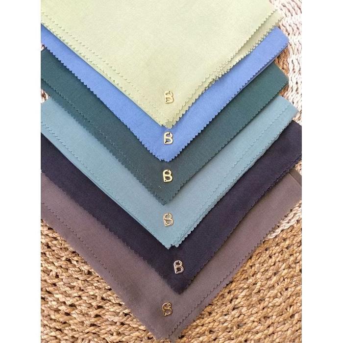 Jilbab Segi Empat Voal Polos Premium BUTTONSCARVES Logo B Free Pouch Finishing Lasercut