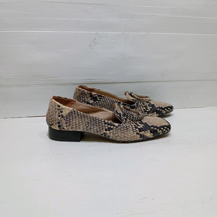 Massimo dutti size 36 // 235 cm,kulit, elbania,second