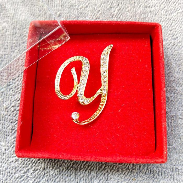 bros pin huruf C D E F H J K L M N V R S T W Y bros mewah aksesoris murah hijab