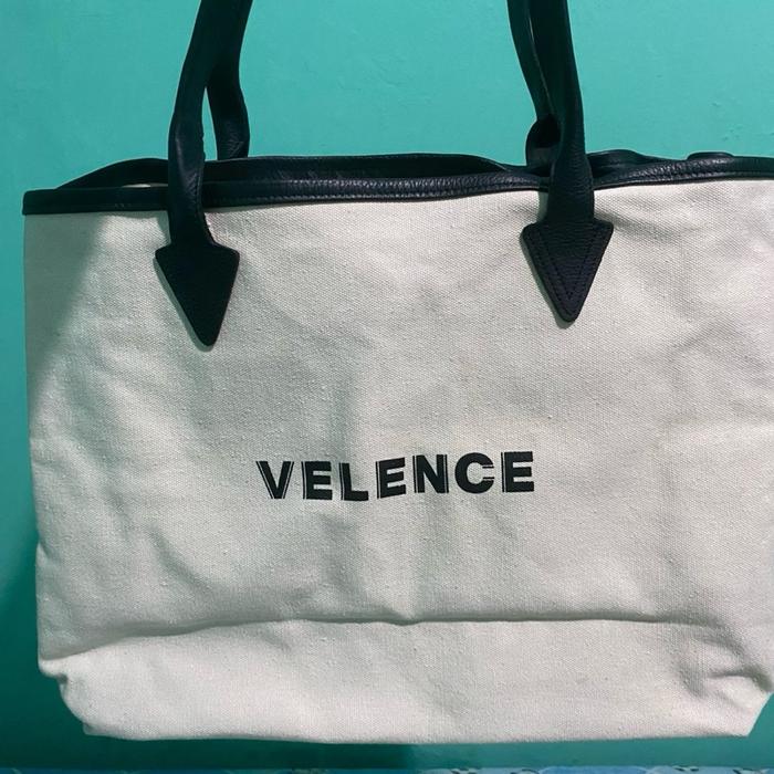 (Preloved) Totebag velence by Win Metawin