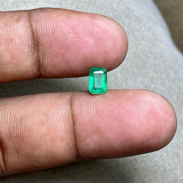 Batu Zamrud Colombia Natural Zambian Emerald Jamrud Ukuran Kecil CT 0.65 Dim 7x4.5x3