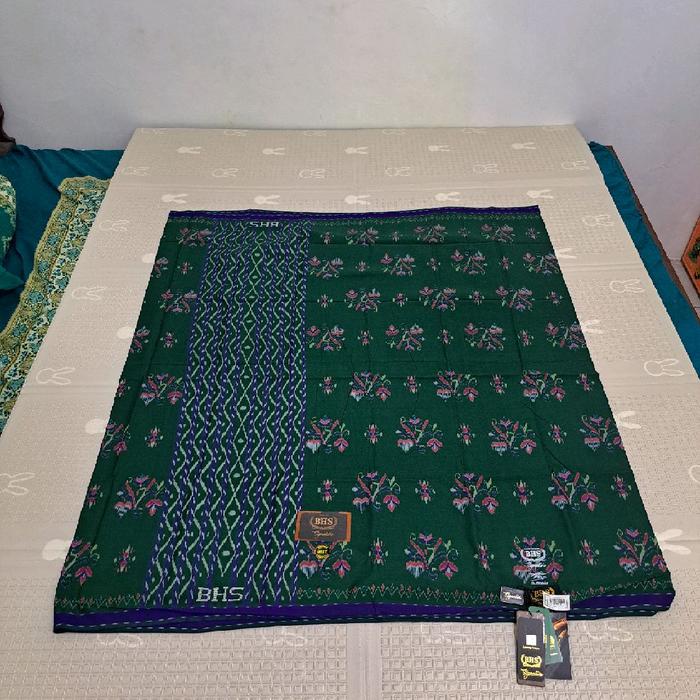 BHS SIGNATURE MST GOLD MS Kain Hijau dengan Motif Bunga dan Pola Geometris