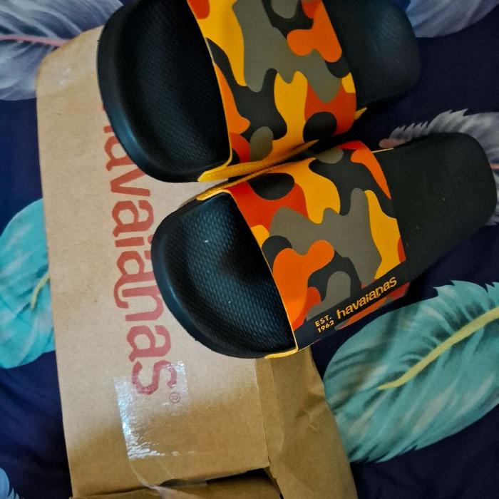 Havaianas Sandal Camouflage Hitam dan Kuning untuk Pria dan Wanita