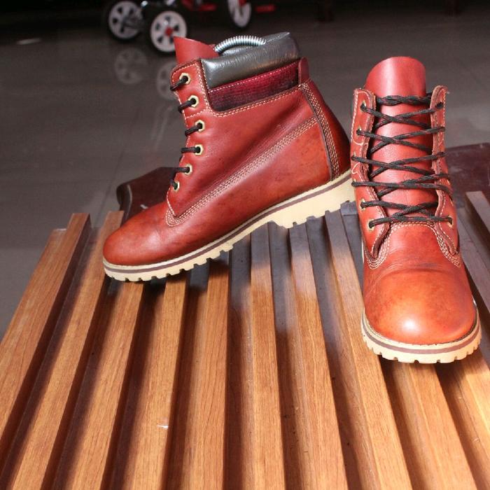 Sepatu boot high red cerry moctoe" Hawkins" upper kulit asli, outsole roundtoe. size 38 up to 39. in