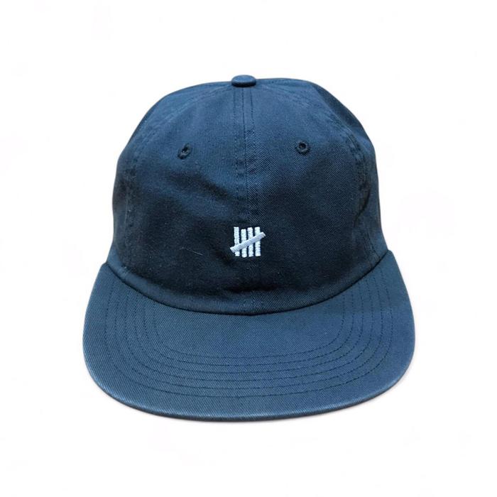 Undefeated Five Panel Cap Black Cap  Adjusted back strap  Osfa one size fits all  Fast Response