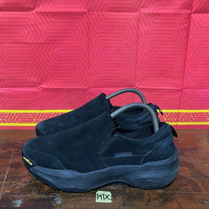 Sepatu second ori skechers slip on ultra go x goodyear size 39,5