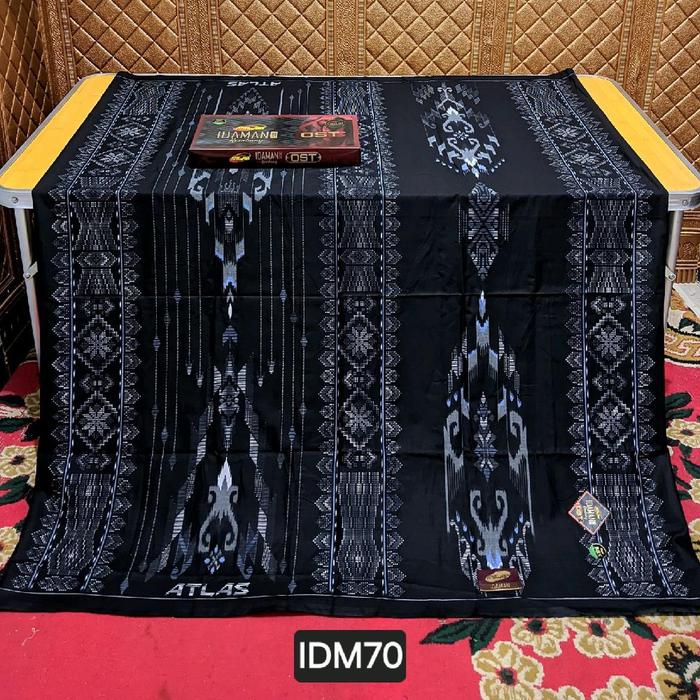 Atlas Seri Hitam Sarung Idaman Kembang Harmoni 555 Motif BHS SGE SIF SJE SKE Katun Tenun Muslim Dewa