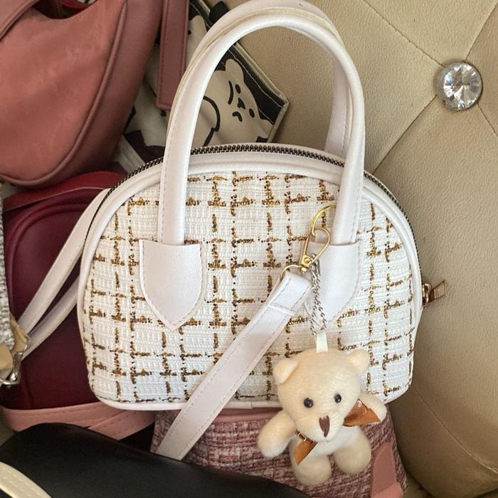Tas sling bag wanita bahan rajut bisa di pakai untuk gereja jalan jalan atau pesta