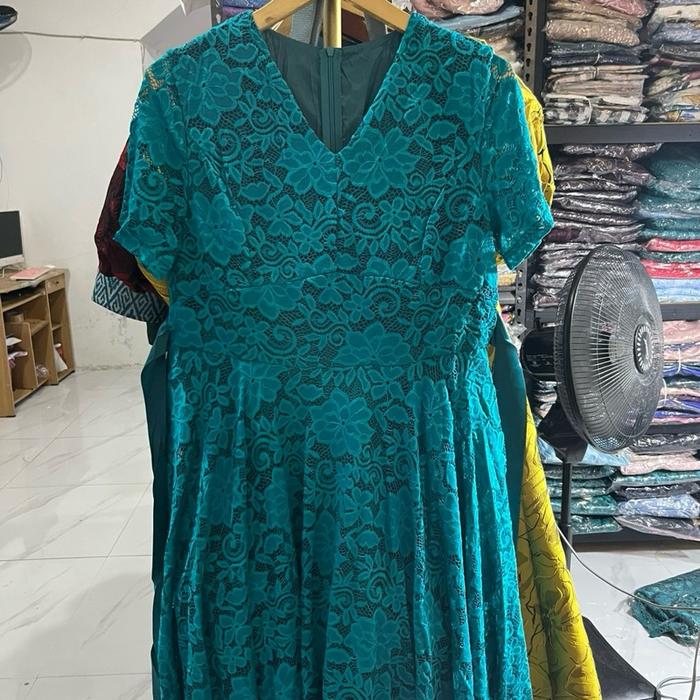 DRES Dress Wanita Motif Bunga Hijau Tosca dengan Lengan Pendek dan Desain V-neck Elegan