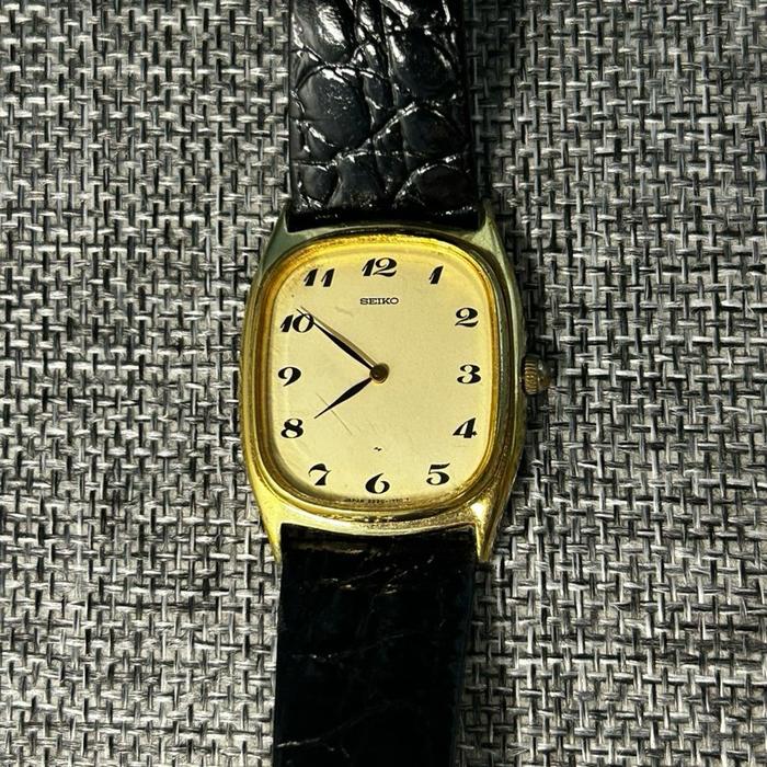 Seiko chariot 2220-3530 Manual winding