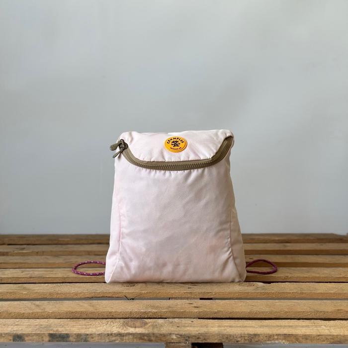 crumpler fang small bagpack