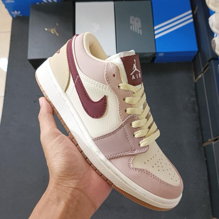 SEPATU NIKE AIR JORDAN AJ 1 LOW DARK PONY SMOKY