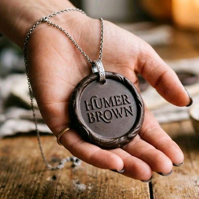 kalung antik dengan desain humer brown unik dan elegan untuk tampil menarik