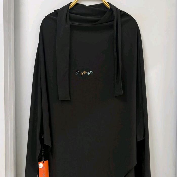 Frens Khimar Sisesa Hitam dengan Desain Elegan dan Nyaman untuk Penggunaan Sehari-hari