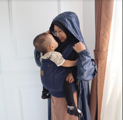 Q✉6K JAKET GENDONG BAYI CUDDLE ME APD FREE MASKER POUCH PENUTUP KEPALA ANAK - CREAM L㊚R6
