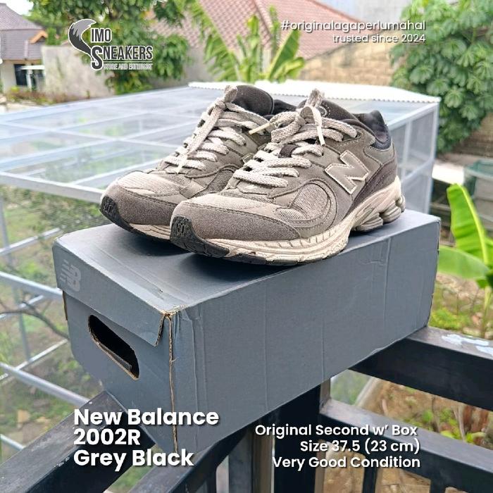 New Balance 2002R Abu Hitam Sepatu Sneakers Original
