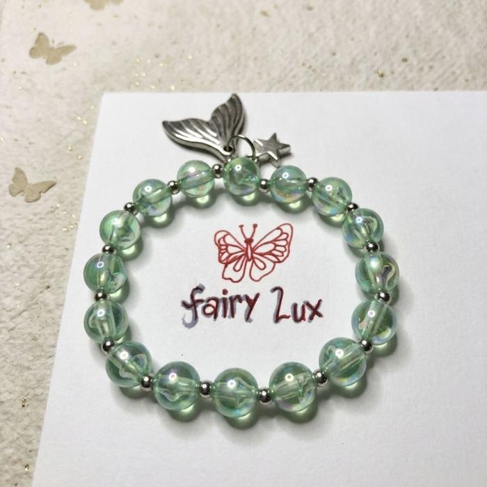 ocean stardust manik hijau mint di padu charm ekor duyung dan bintang perak terlihat glosy dan magic